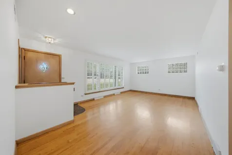 2912 Old Glenview Road Wilmette IL 60091