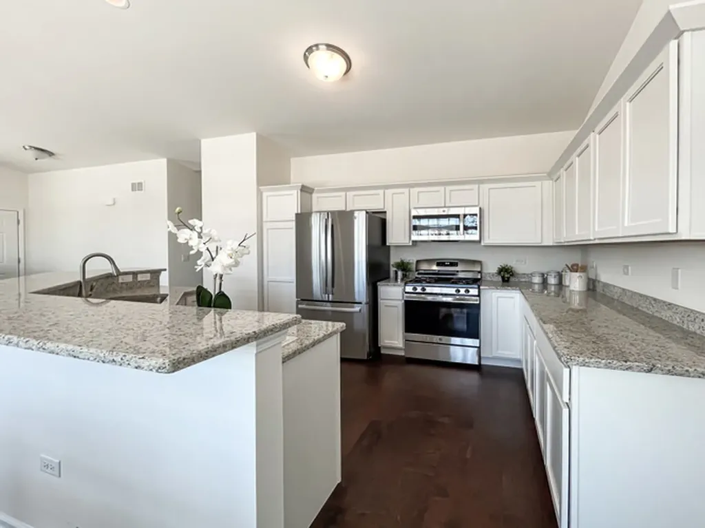 455 BUILDING 9 Ridge Lane Bolingbrook IL 60440