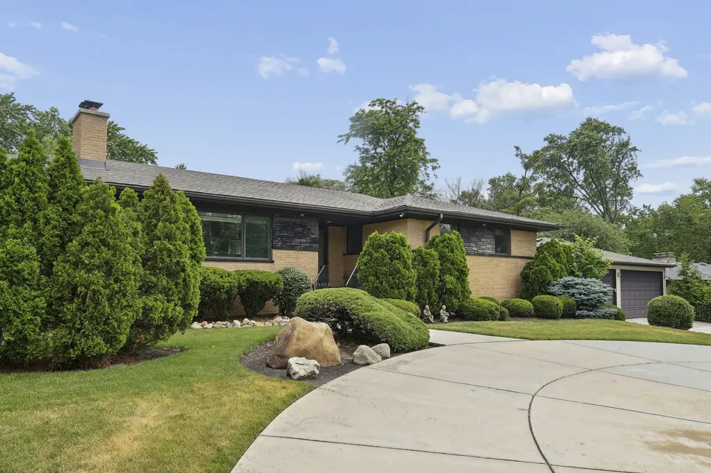 20W276 Belmont Place Addison IL 60101