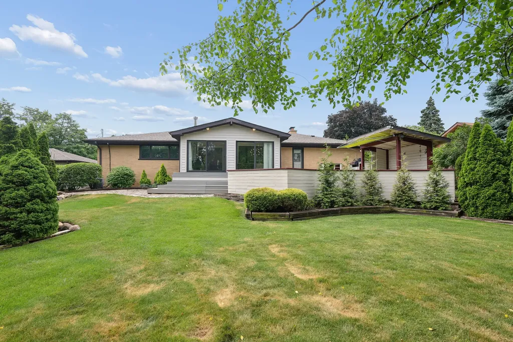 20W276 Belmont Place Addison IL 60101