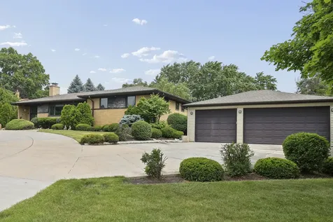 20W276 Belmont Place Addison IL 60101