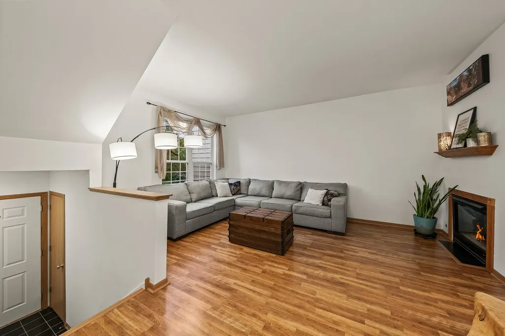 2418 Courtyard Circle Aurora IL 60506