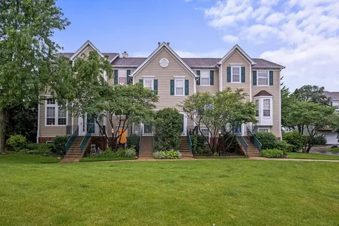 2418 Courtyard Circle Aurora IL 60506