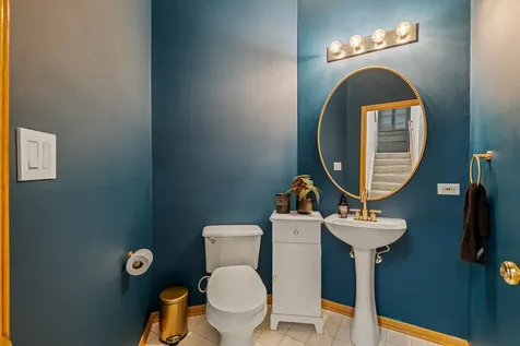 2418 Courtyard Circle Aurora IL 60506