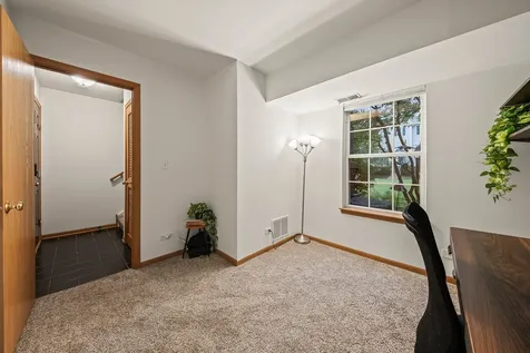 2418 Courtyard Circle Aurora IL 60506