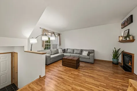 2418 Courtyard Circle Aurora IL 60506