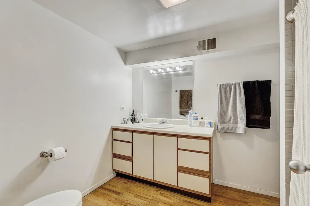 2525 North Sheffield Avenue Chicago IL 60614