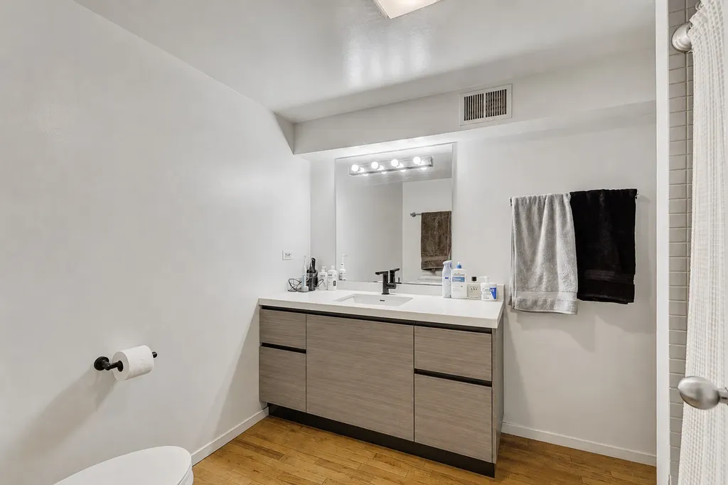 2525 North Sheffield Avenue Chicago IL 60614