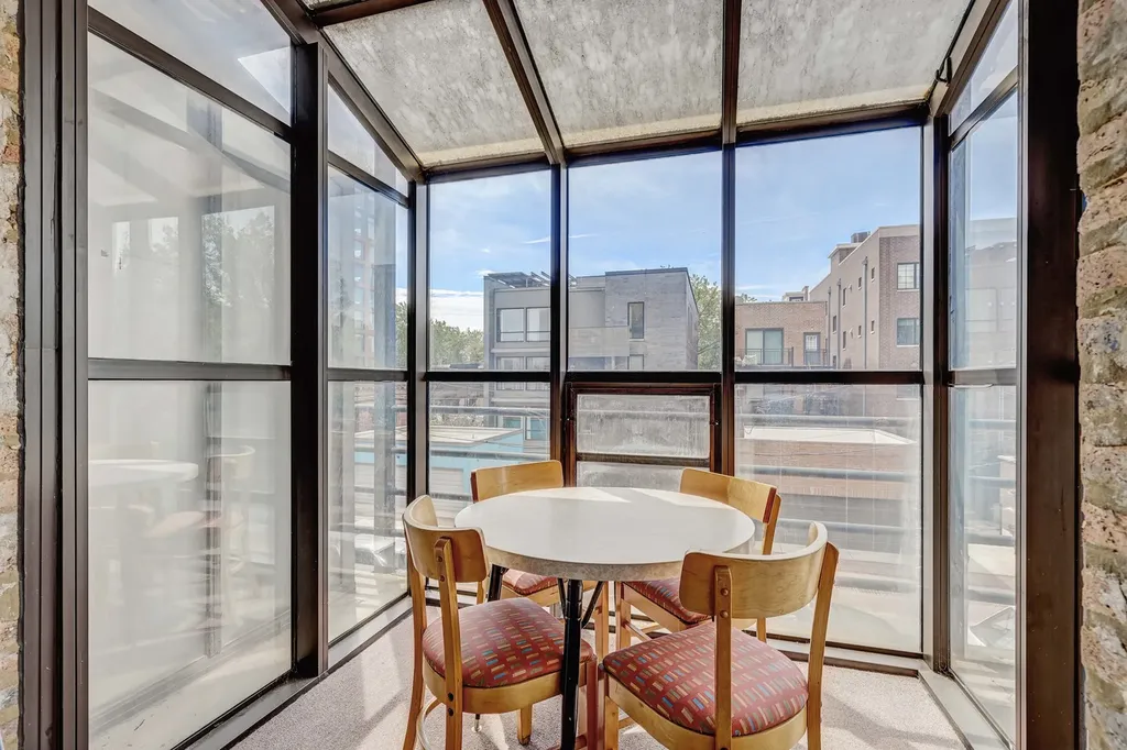 2525 North Sheffield Avenue Chicago IL 60614