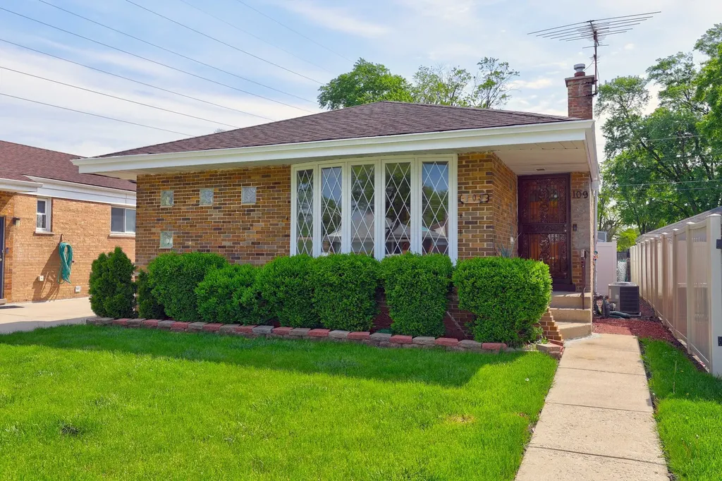 109 Rice Avenue Bellwood IL 60104