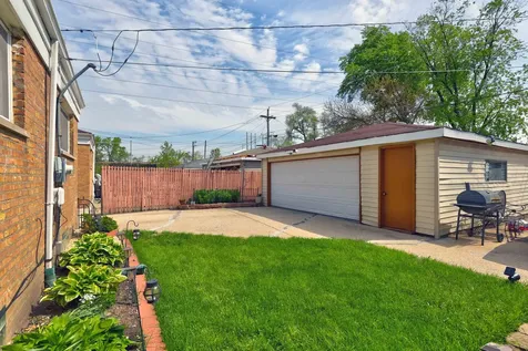 109 Rice Avenue Bellwood IL 60104