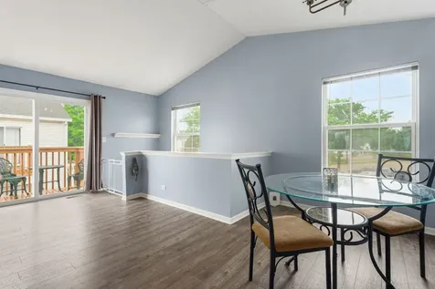 696 Fieldcrest Drive South Elgin IL 60177