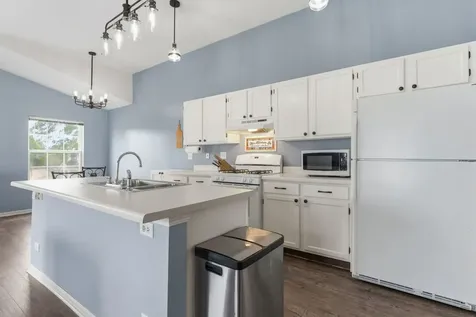 696 Fieldcrest Drive South Elgin IL 60177