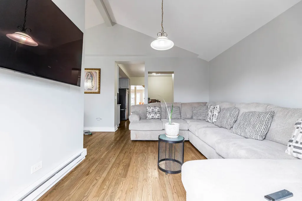 6017 South Monitor Avenue Chicago IL 60638