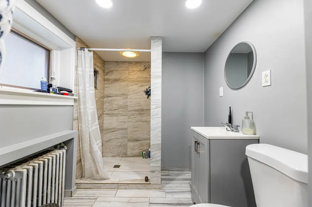 6017 South Monitor Avenue Chicago IL 60638