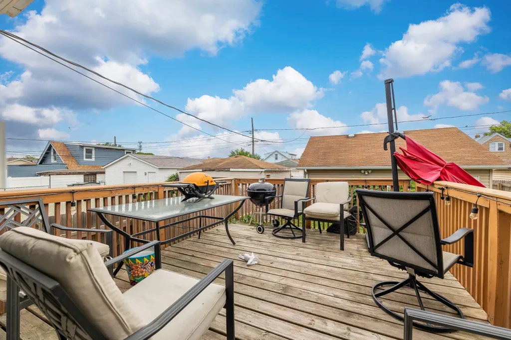 6017 South Monitor Avenue Chicago IL 60638