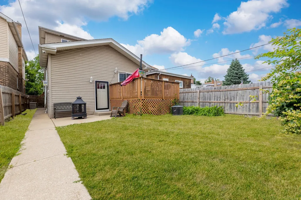 6017 South Monitor Avenue Chicago IL 60638