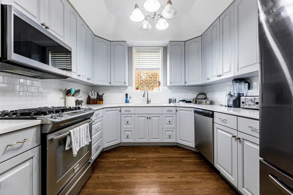 6017 South Monitor Avenue Chicago IL 60638