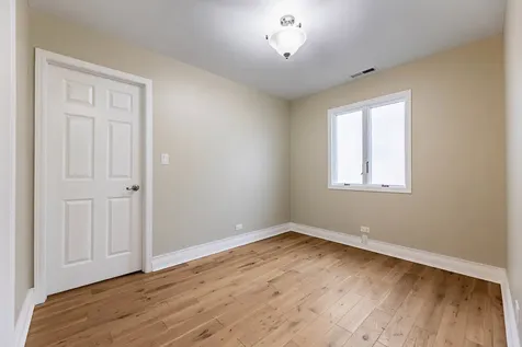 6017 South Monitor Avenue Chicago IL 60638