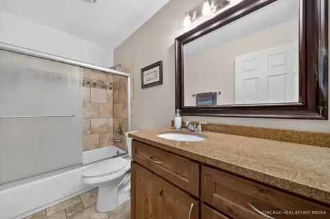 1125 Dovercliff Way Crystal Lake IL 60014
