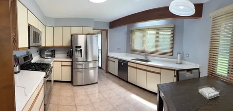 1767 Pebble Beach Drive Hoffman Estates IL 60169