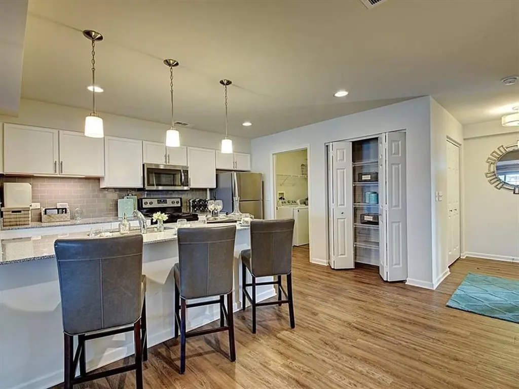4217 Pond Willow Road Naperville IL 60564