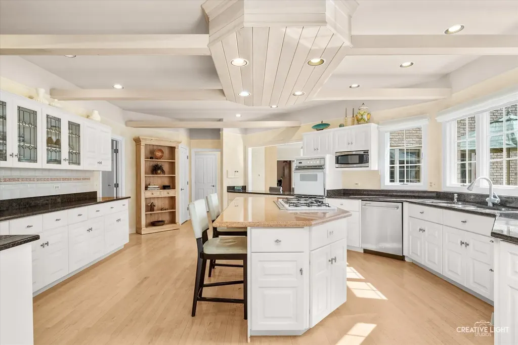 1495 Woodcrest Court Aurora IL 60502