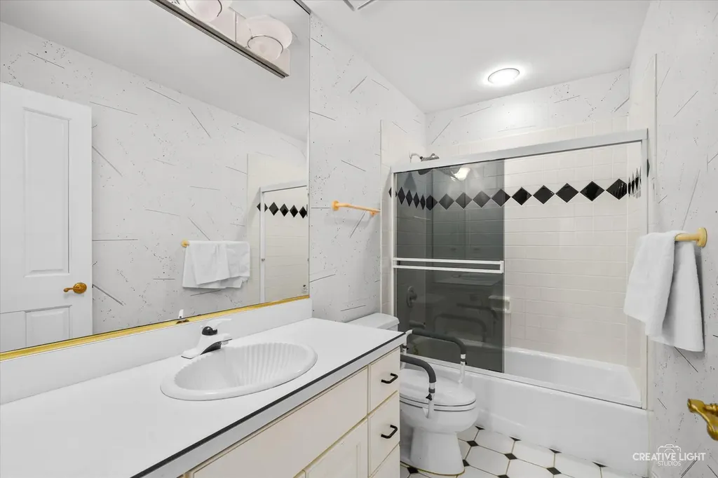1495 Woodcrest Court Aurora IL 60502