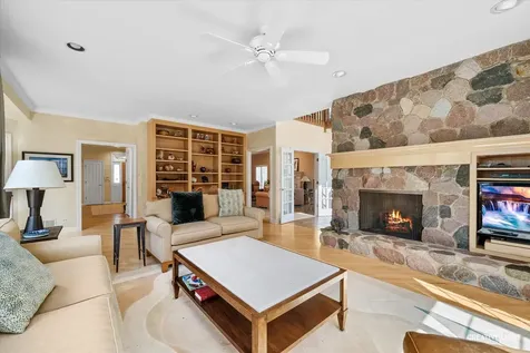 1495 Woodcrest Court Aurora IL 60502