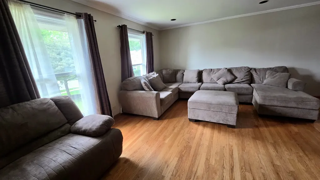 276 Continental Lane Schaumburg IL 60194