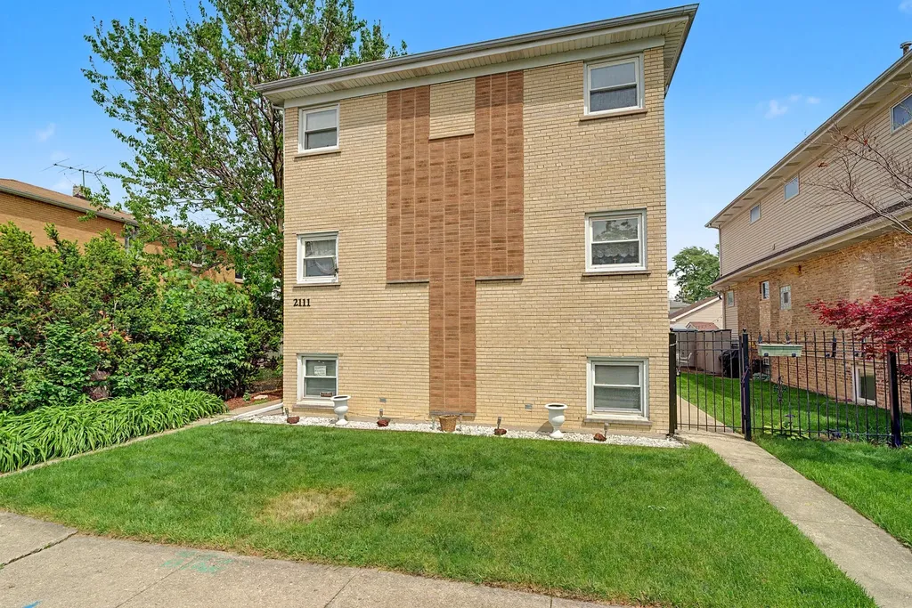 2111 North 75th Avenue Elmwood Park IL 60707