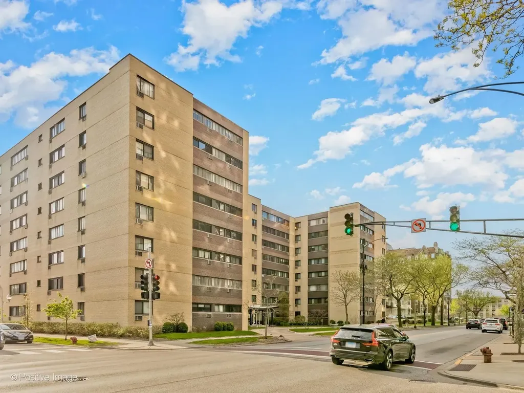 6300 North Sheridan Road Chicago IL 60660