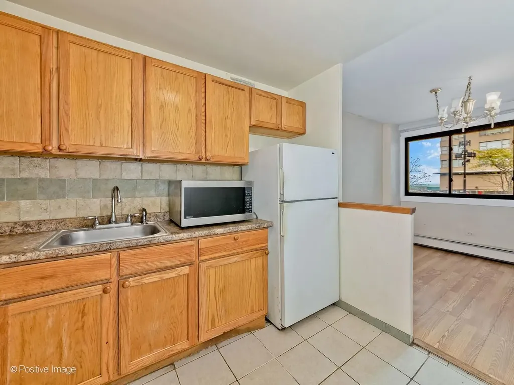 6300 North Sheridan Road Chicago IL 60660