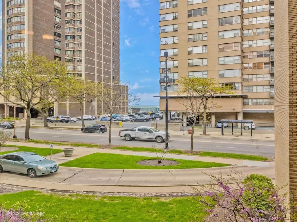 6300 North Sheridan Road Chicago IL 60660