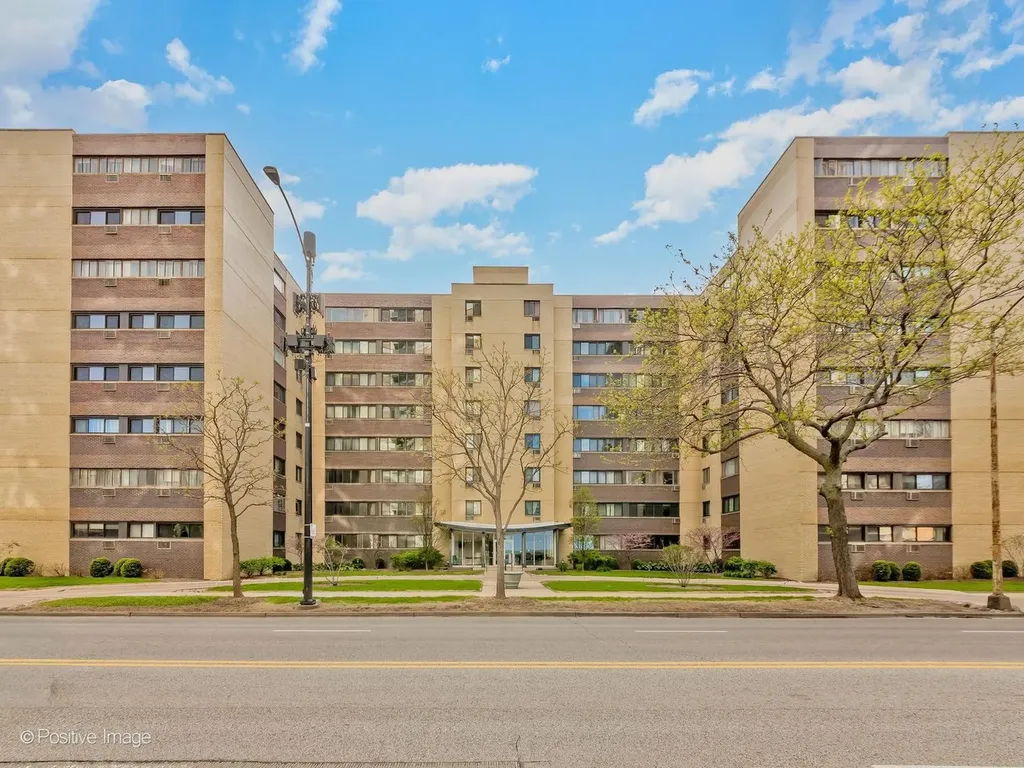 6300 North Sheridan Road Chicago IL 60660