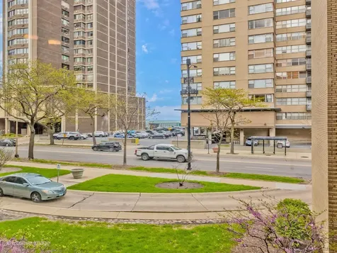 6300 North Sheridan Road Chicago IL 60660