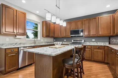 327 Shelbourne Road Volo IL 60073