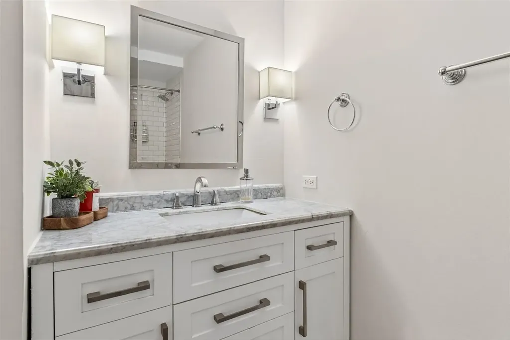 1714 Auburn Avenue Naperville IL 60565
