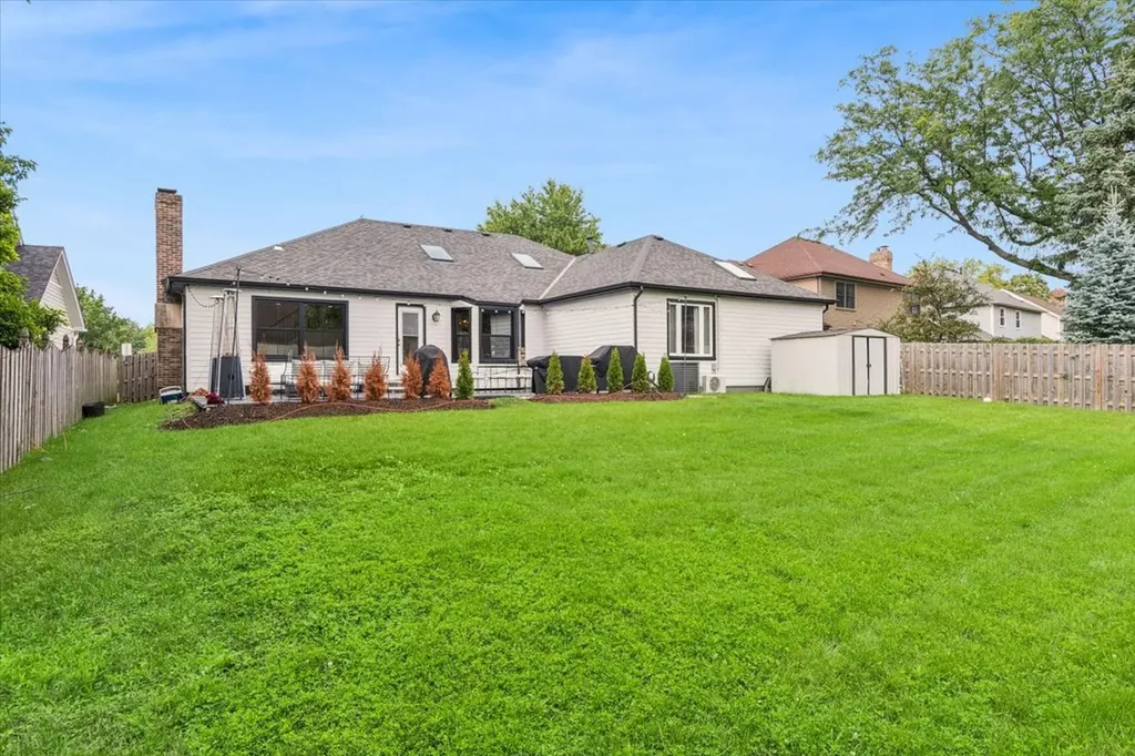 1714 Auburn Avenue Naperville IL 60565