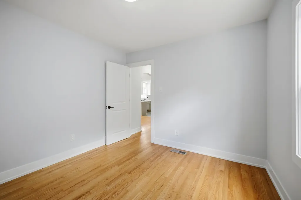 3506 West 77th Street Chicago IL 60652