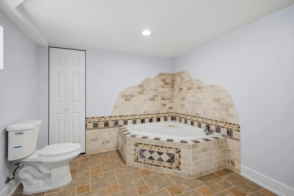 3506 West 77th Street Chicago IL 60652