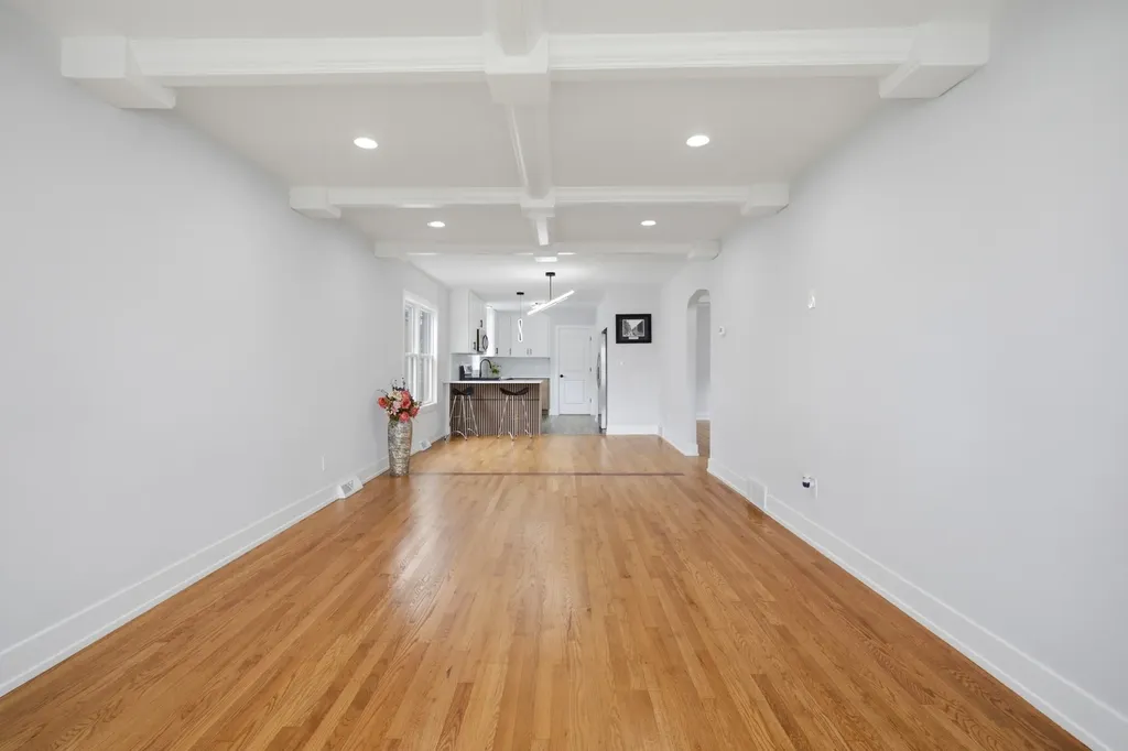 3506 West 77th Street Chicago IL 60652