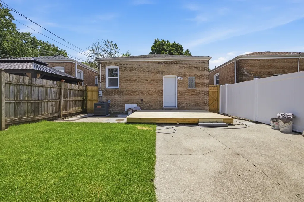 3506 West 77th Street Chicago IL 60652