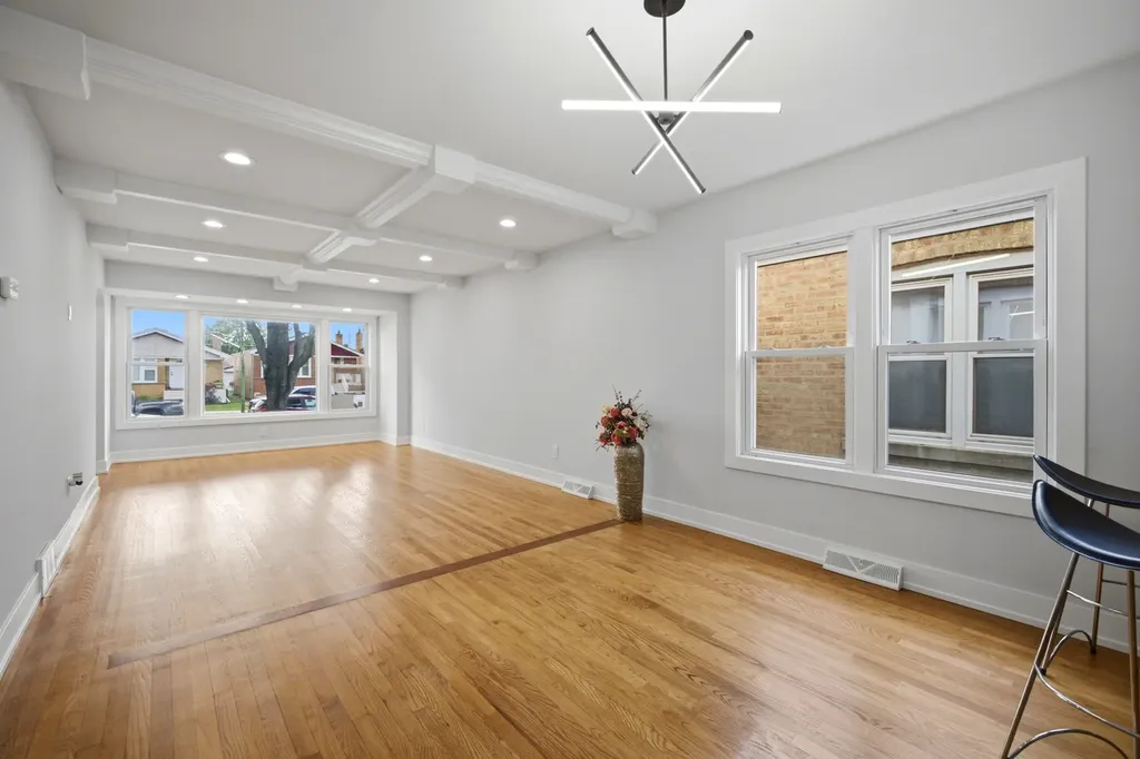 3506 West 77th Street Chicago IL 60652