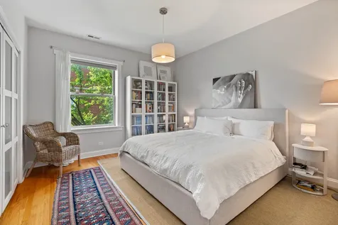 4450 North Beacon Street Chicago IL 60640