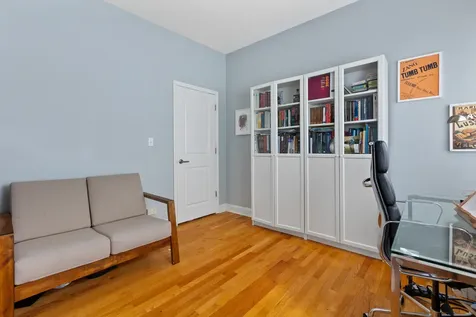 4450 North Beacon Street Chicago IL 60640