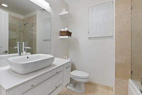 4450 North Beacon Street Chicago IL 60640