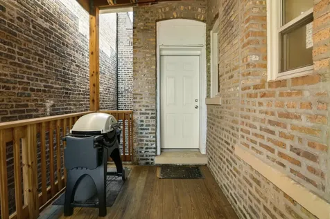 4450 North Beacon Street Chicago IL 60640