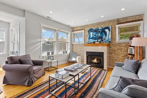 4450 North Beacon Street Chicago IL 60640