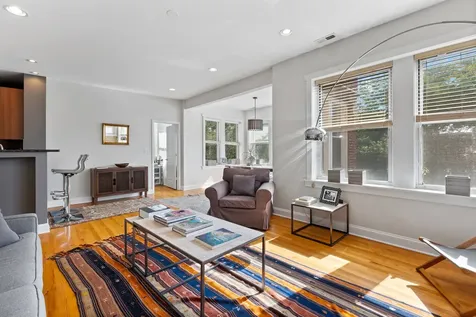 4450 North Beacon Street Chicago IL 60640